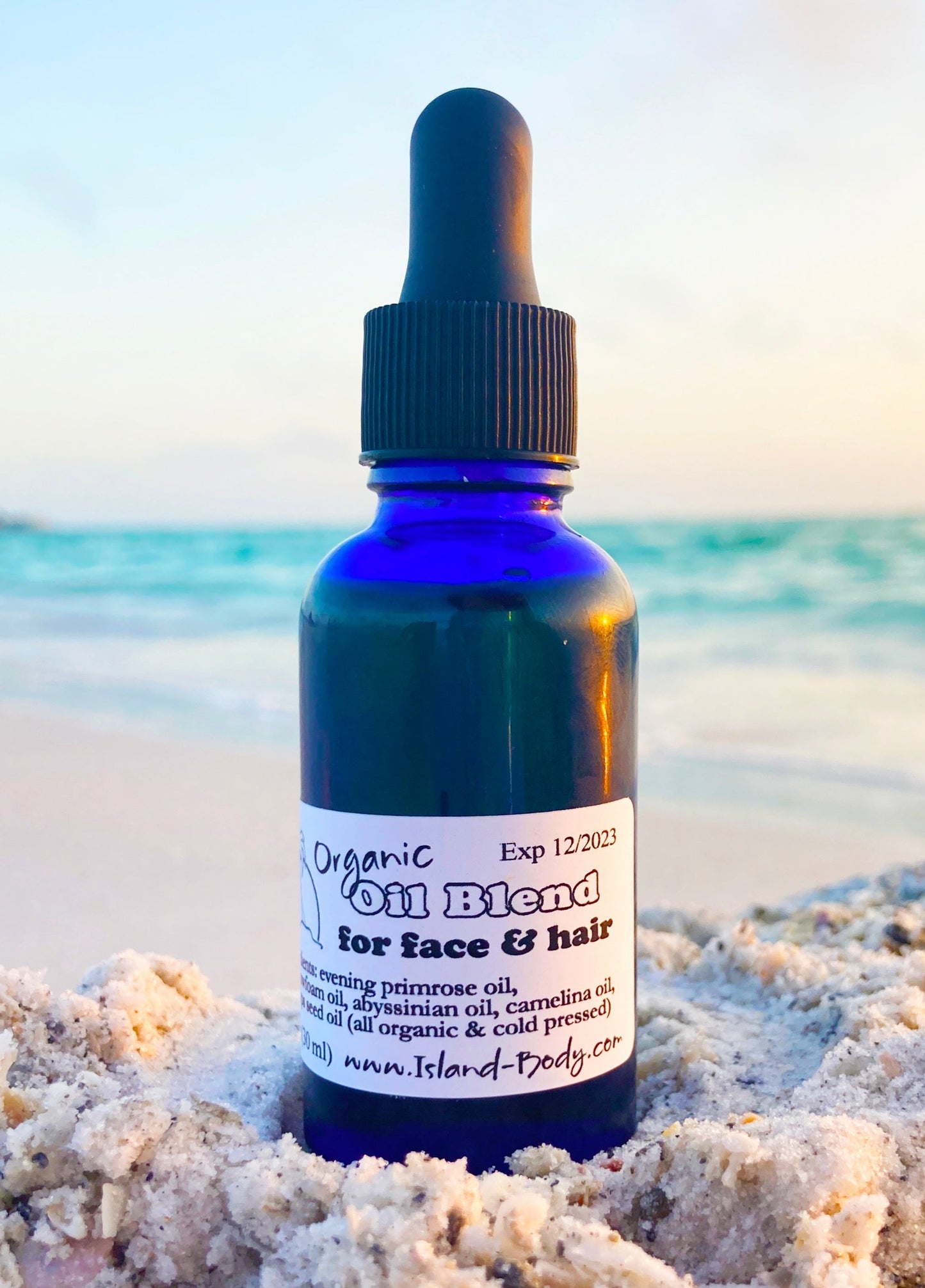 organic face oil lightweight facial oil in blue glass dropper bottle